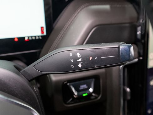 Used 2025 GMC Yukon XL Denali RWD image 26