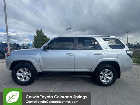 Used 2018 Toyota 4Runner SR5 AWD/4WD image 4