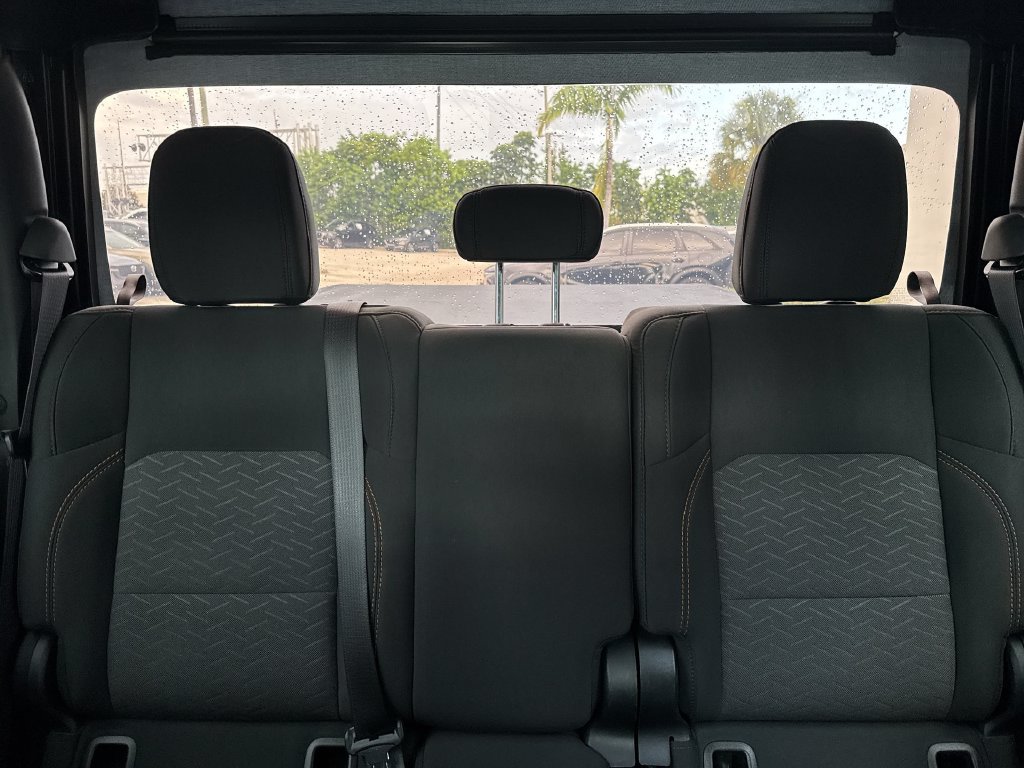 Used 2023 Jeep Gladiator Mojave AWD/4WD image 18
