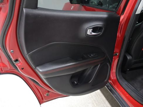 Used 2018 Jeep Compass Trailhawk w/ Cold Weather Group AWD/4WD image 17