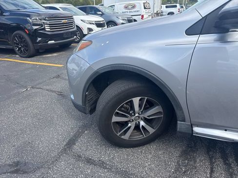 Used 2017 Toyota RAV4 XLE FWD image 6