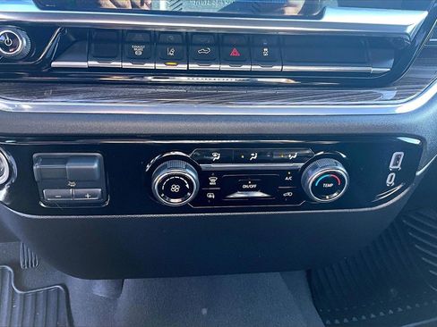 Used 2024 Chevrolet Silverado 2500 LT image 31