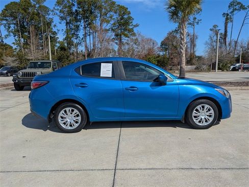 Used 2019 Toyota Yaris L image 3
