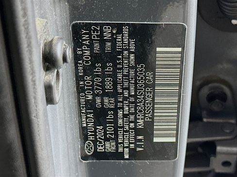 Used 2025 Hyundai Venue SEL FWD image 12