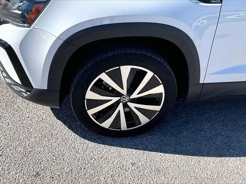 Certified 2023 Volkswagen Taos SE image 13
