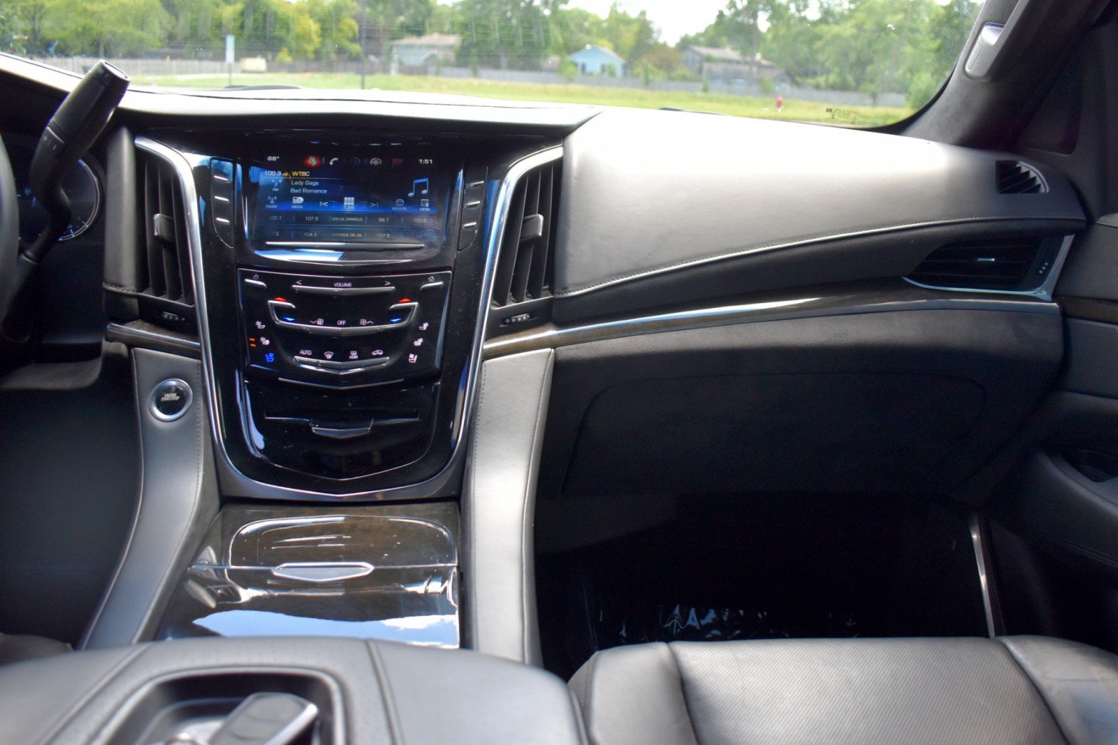 Used 2017 Cadillac Escalade Platinum AWD/4WD image 12