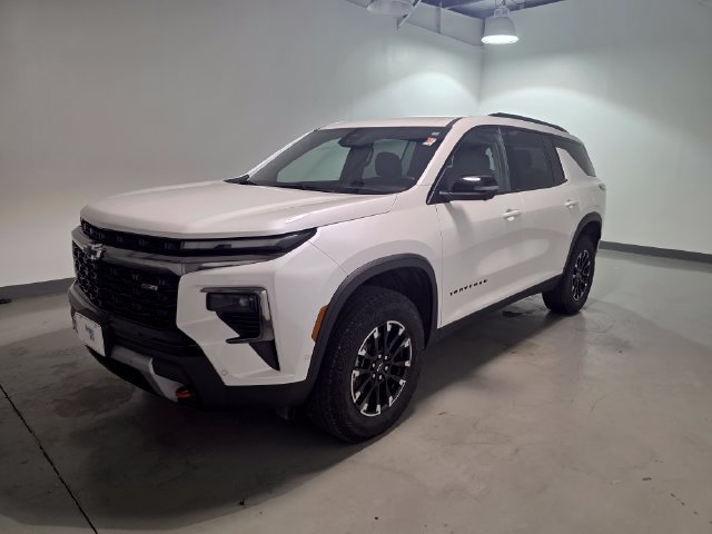 Used 2025 Chevrolet Traverse Z71 w/ Enhanced Driving Package AWD/4WD image 3
