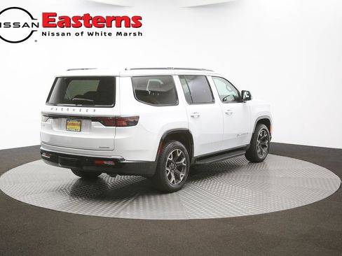 Used 2023 Jeep Wagoneer Series III w/ Preferred Equipment Group RWD image 39