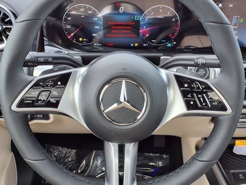 New 2026 Mercedes-Benz GLB 250 image 8