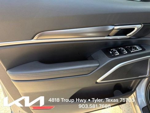 Certified 2025 Kia Telluride LX FWD image 15