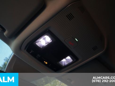 Used 2025 Volkswagen Atlas SE image 32