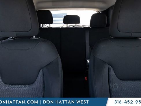 Used 2017 Jeep Renegade Latitude w/ Cold Weather Group AWD/4WD image 16
