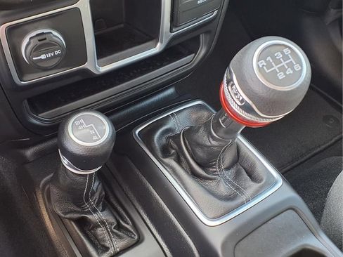 Used 2024 Jeep Gladiator Sport AWD/4WD image 16