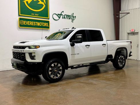 Used 2021 Chevrolet Silverado 2500 Custom w/ Custom Value Package AWD/4WD image 3