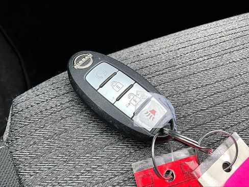 Used 2022 Nissan Rogue SV image 12