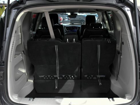 Used 2023 Chrysler Pacifica Touring-L FWD image 45
