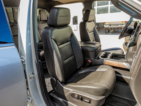 Used 2020 GMC Sierra 3500 Denali w/ Denali Ultimate Package image 31