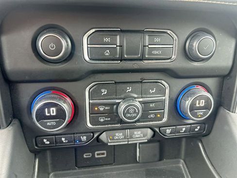 Used 2023 Chevrolet Suburban Premier image 23