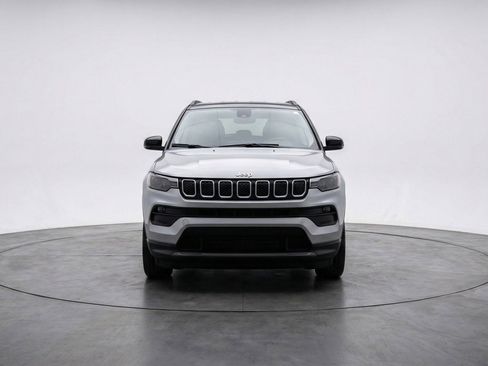 Used 2025 Jeep Compass Limited AWD/4WD image 2