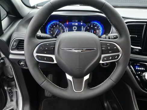 Used 2026 Chrysler Pacifica Limited FWD image 6