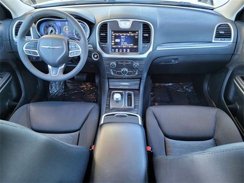 Used 2022 Chrysler 300 Touring image 13