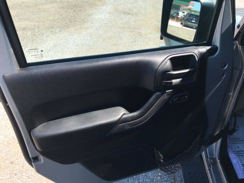 Used 2013 Jeep Wrangler Unlimited Sport AWD/4WD image 6