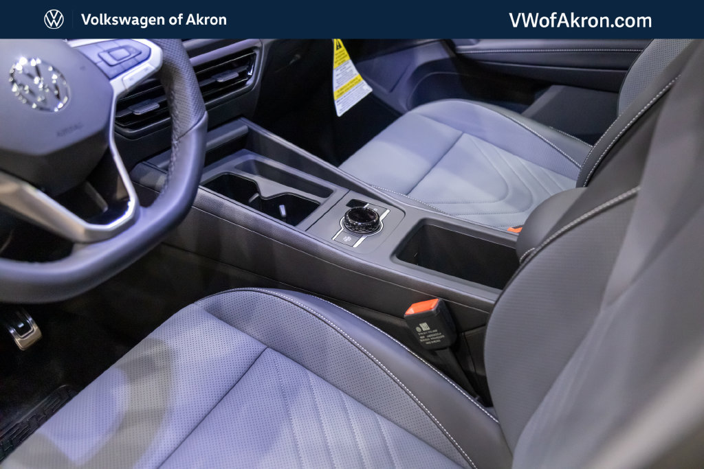 New 2026 Volkswagen Tiguan SE R-Line FWD image 18