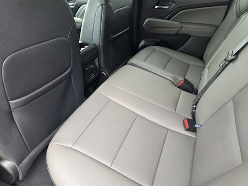 Used 2025 Chevrolet Colorado ZR2 w/ Technology Package AWD/4WD image 24