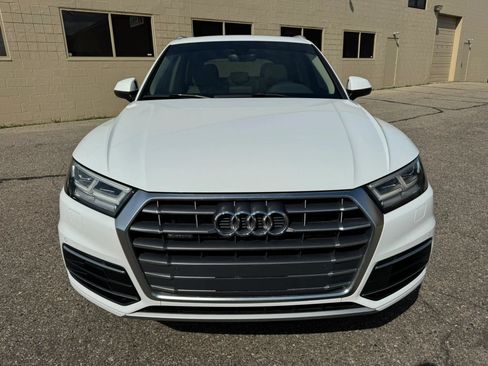Used 2018 Audi Q5 2.0T Premium Plus w/ Premium Plus Package AWD/4WD image 2