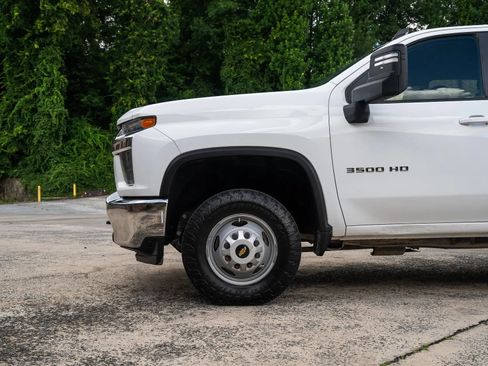 Used 2022 Chevrolet Silverado 3500 LT w/ Convenience Package AWD/4WD image 3