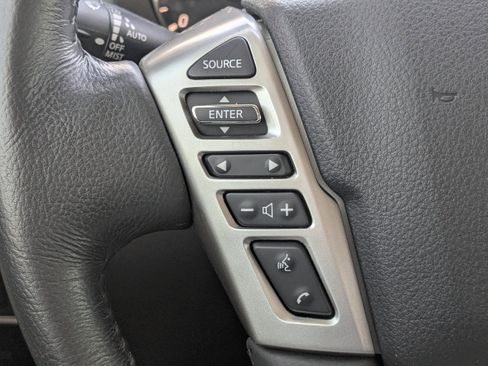 Used 2024 Nissan Titan SV w/ SV Convenience Package image 26