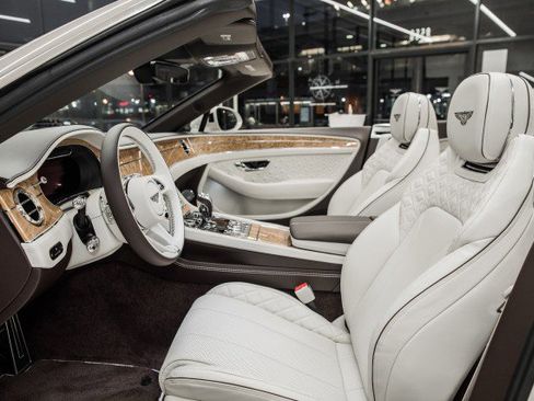 Used 2021 Bentley Continental GT V8 image 5