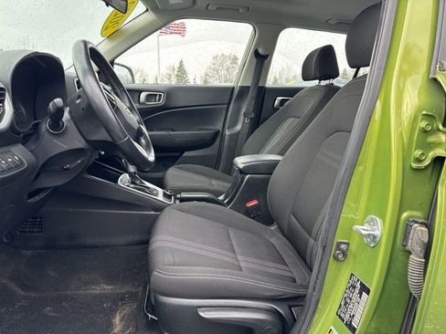 Used 2022 Hyundai Venue SEL image 5