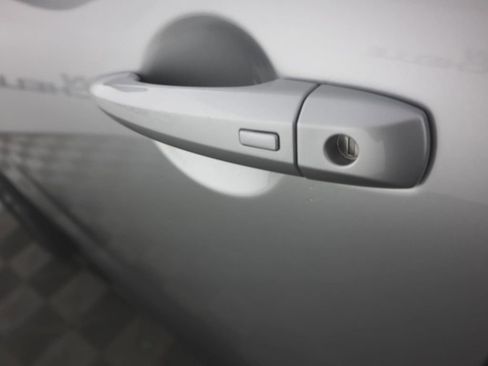 Certified 2025 Nissan Pathfinder S image 9