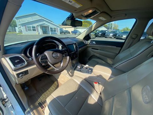 Used 2014 Jeep Grand Cherokee Overland w/ Advanced Technology Group image 20