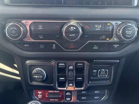 Used 2024 Jeep Wrangler Unlimited Rubicon 4xe image 31