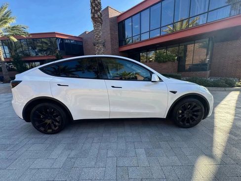 Used 2021 Tesla Model Y 2WD image 5