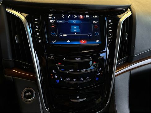 Used 2019 Cadillac Escalade ESV Luxury image 26