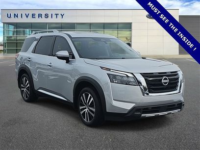 Used 2025 Nissan Pathfinder Platinum