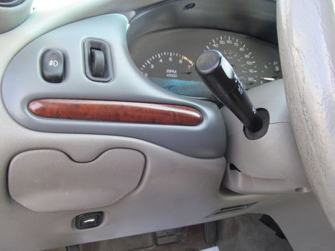 Used 1999 Oldsmobile Cutlass GL w/ Convenience Pkg FWD image 12