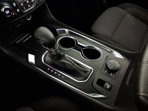 Used 2022 Chevrolet Traverse LT image 21