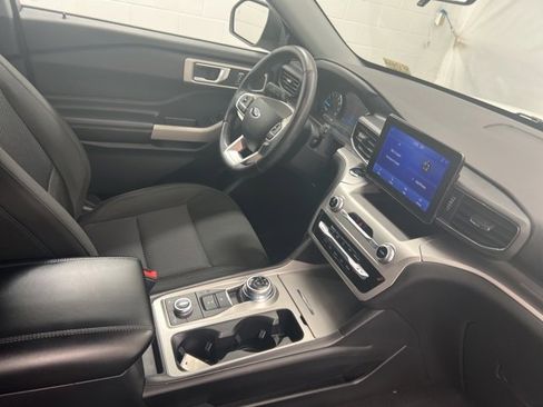 Used 2022 Ford Explorer XLT image 24