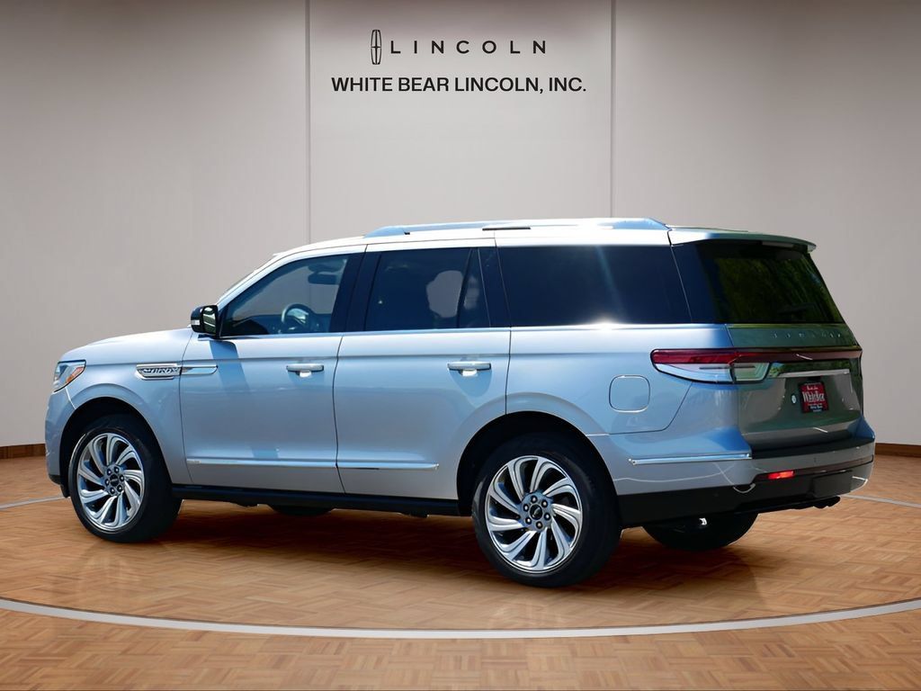 Used 2024 Lincoln Navigator Reserve AWD/4WD image 7