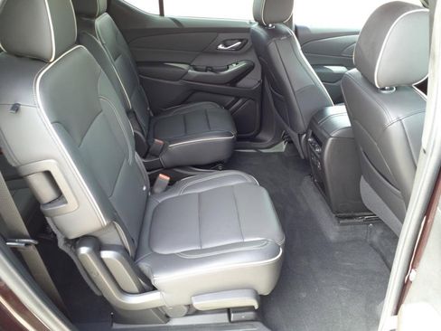 Used 2023 Chevrolet Traverse Premier image 16