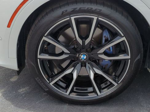 Used 2022 BMW X7 xDrive40i w/ M Sport Package AWD/4WD image 13