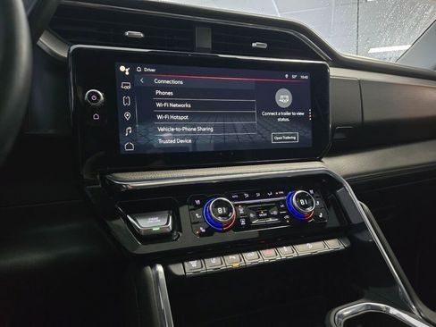 Used 2025 GMC Sierra 3500 Denali w/ Denali Reserve Package image 31