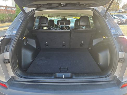 Used 2019 Jeep Cherokee Limited image 28