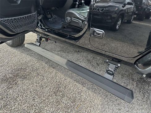 Certified 2020 Jeep Wrangler Unlimited Sahara image 17