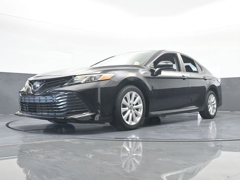 Used 2019 Toyota Camry LE image 54