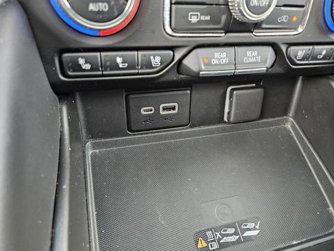 Used 2022 GMC Yukon SLT w/ SLT Luxury Package image 19